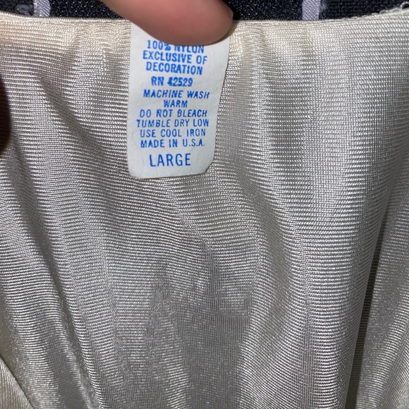 1980’s Joan Collins Vintage Lace Trimmed Nightgown - Picture 11 of 11